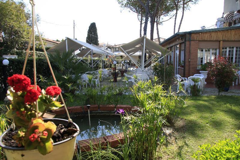 Hotel La Pineta Al Mare Forte dei Marmi Zewnętrze zdjęcie