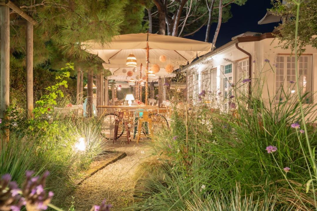Hotel La Pineta Al Mare Forte dei Marmi Zewnętrze zdjęcie